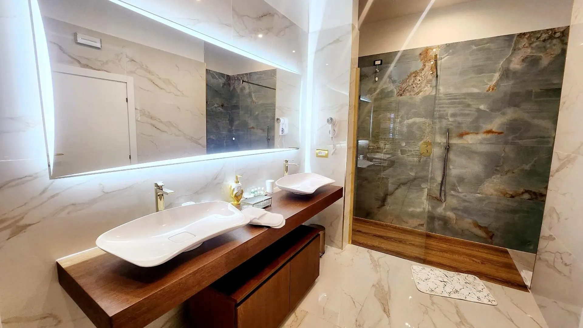 Golden Palace Luxury Guest House Rome Italy